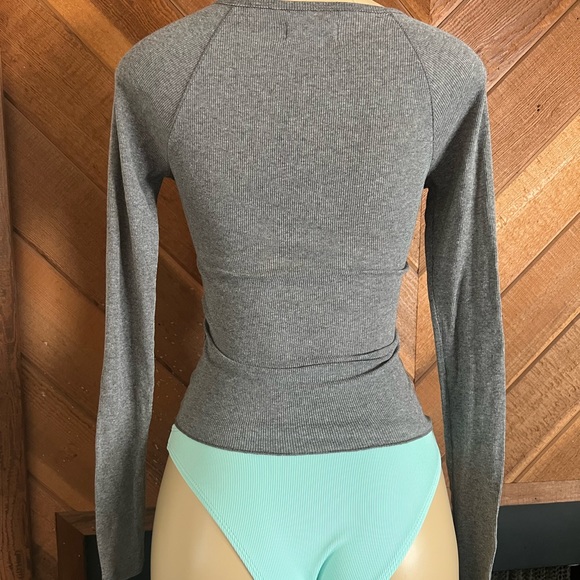 Hollister long sleeve shirt - Picture 2 of 2